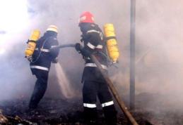 Pompierii solicitați pentru stingerea a patru incendii în doar zece ore