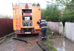 Pompierii au intervenit pentru înlăturarea efectelor produse de fenomenele meteorologice periculoase