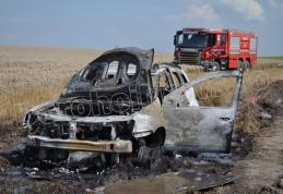 Autoturism Dacia Duster distrus complet într-un incendiu produs la Brăești – VIDEO/FOTO