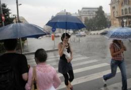 Atenție! Informare meteorologică de averse cu caracter torenţial, descărcări electrice şi intensificări ale vântului în toată țara