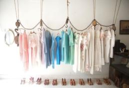 Patru tineri au lansat un serviciu online unde poți să faci schimb de haine, pantofi și accesorii