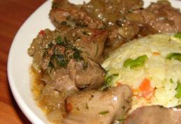 Stufat cu ficăței de pui