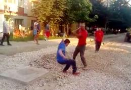 Primim la redacţie: Se întâmplă în Dorohoi! VIDEO - Angajații unei firme care se ocupă cu reabilitarea străzilor, fac legea