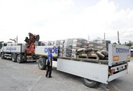Luptătorii Superkombat au împărţit materiale de construcţii şi ajutoare sinistraţilor din Vaideeni - FOTO