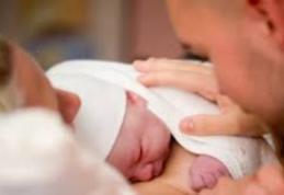 La o maternitate din Iaşi gravidele râd în hohote când aduc pruncii pe lume