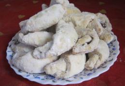 Cornulețe cu gem de prune și nucă