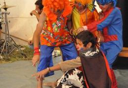 Poveste cu iz de magie - Circ Școala de Vară Asociația Sarepta Dorohoi - FOTO