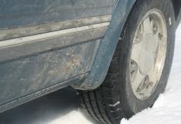 Traficul rutier se desfăşoară cu dificultate în mai multe judeţe din cauza zăpezii