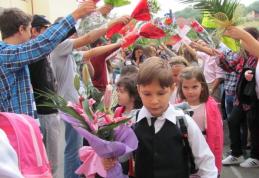 Peste 3.000.000 de elevi şi preşcolari încep astăzi anul şcolar 2014-2015