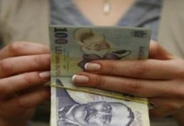 Angajaţii din sistemul public pot cumula din nou pensia cu salariul