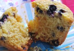 Brioșe cu mălai și afine