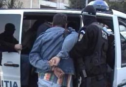 Şase bărbaţi bănuiți de comiterea unei agresiuni, identificaţi şi reţinuţi de către poliţişti
