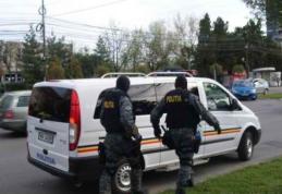 Mascaţii au descins marți dimineață în casa primarului de Săveni, Relu Târzioru și la Primăria Brăeşti