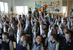 „Dantură frumoasă şi sănătoasă!” Activitate sanitară la Şcoala Cornerstone Dorohoi