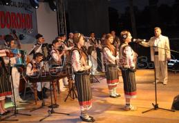 O nouă evoluție de excepție a Orchestrei „Mugurelul” la Zilele Municipiului Dorohoi 2014 - FOTO