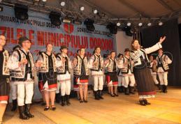 Dans, cântec și voie bună la Dorohoi cu Adriana Bucevschi și Ansamblul Folcloric „Hora” din Văculești - FOTO