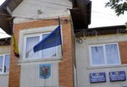 Primarul comunei sucevene Adâncata, cercetat pentru că ar fi lovit cu biciul peste picioare un vecin