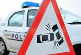 Un șofer din Dorohoi în stare de ebrietate a intrat în coliziune frontală cu un autoturism parcat pe marginea străzii
