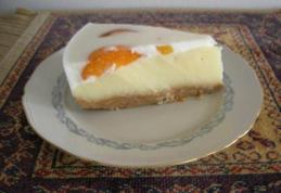 Tort cu cremă de iaurt și ananas