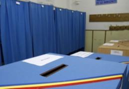 Școlile cu secții de votare își întrerup, vineri după-amiaza, cursurile