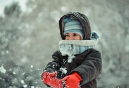 Fularul peste gura copilului. Obicei bun sau de evitat?