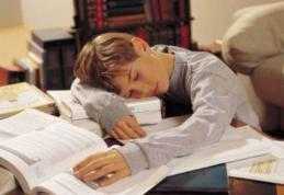 Ministrul Educaţiei: Sunt situaţii în care profesori dau teme exagerat de mari