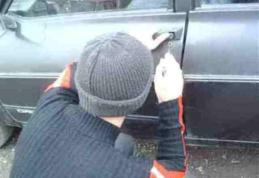 Mașină parcată pe Aleea Ghiocelului din Dorohoi spartă de trei minori