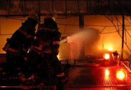 Incendiu la o şcoală din județul Botoșani. Pompierii au intervenit mai bine de şapte ore