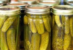 Pericolul din spatele castraveţilor muraţi. Cum trebuie să consumăm aceste legume