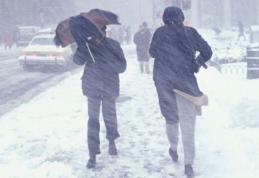 Urmează 35 de ore de ploi abundente şi ninsori