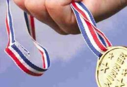 Elevă din Dorohoi invitată la Palatului Parlamentului din București pentru premiul obținut la o Olimpiadă internațională 