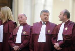 CCR: Ordonanţa traseismului politic, neconstituţională. Parlamentul va decide în privinţa mandatelor