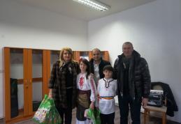 Final de an sărbătorit de elevii Școlilor din Vlăsinești cu daruri - FOTO