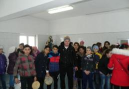 Noi, Școala Gimnazială „Ștefan cel Mare” Dorohoi „Învățăm să dăruim...” - FOTO