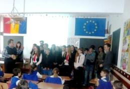 Manifestare spiritual, culturală organizată de elevi ai Şcolii Gimnaziale „Mihail Kogălniceanu”, Dorohoi - FOTO