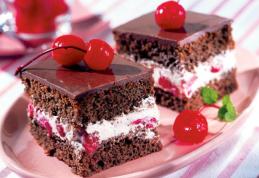 Prăjitură cu vișine și cremă de ciocolată