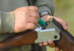 Bărbaţi cercetați după ce au fost surprinşi la braconaj 