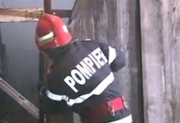 O femeie și-a pierdut viața, iar un bărbat a ajuns la spital, în urma unui incendiu