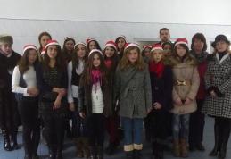 O rază de lumină în prag de sărbători adusă de elevii Școlii Gimnaziale „Dimitrie Pompeiu” Broscăuți, bătrânilor de la Azilul din Dorohoi