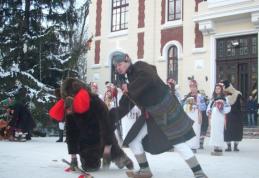 Vezi ce bandă participantă la Parada Formațiilor de Datini și Obiceiuri le-a plăcut cel mai mult dorohoienilor. Rezultatul sondajului!
