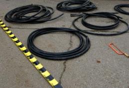 Tineri reținuți de polițiști, după ce au sustras peste 600 metri de cablu telefonic