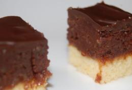 Prăjitură cu biscuiți și gem