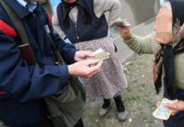 Poștaș din Broscăuși acuzat că nu-mparte pensii și alocații fără ciubuc