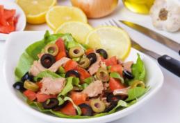 Salată verde cu ton și crutoane