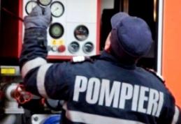 Autocar în flăcări la intrarea în Dorohoi. Intervenție promptă a pompierilor dorohoieni 