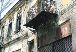 Taxa pe ruină: Proprietarii caselor lăsate în paragină vor fi supraimpozitaţi