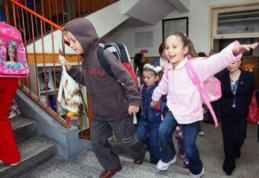 Elevii şi preşcolarii se întorc mâine la şcoală. Când vor avea următoarea vacanţă