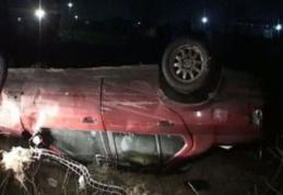 Rănit grav după ce s-a răsturnat cu mașina în curtea unui imobil