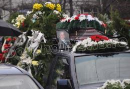 Lacrimi de durere! Zeci de oameni l-au condus pe ultimul drum pe profesorul Cornel Stoica din Dorohoi - FOTO