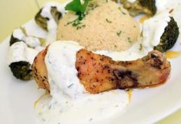 Pui la cuptor cu sos de iaurt